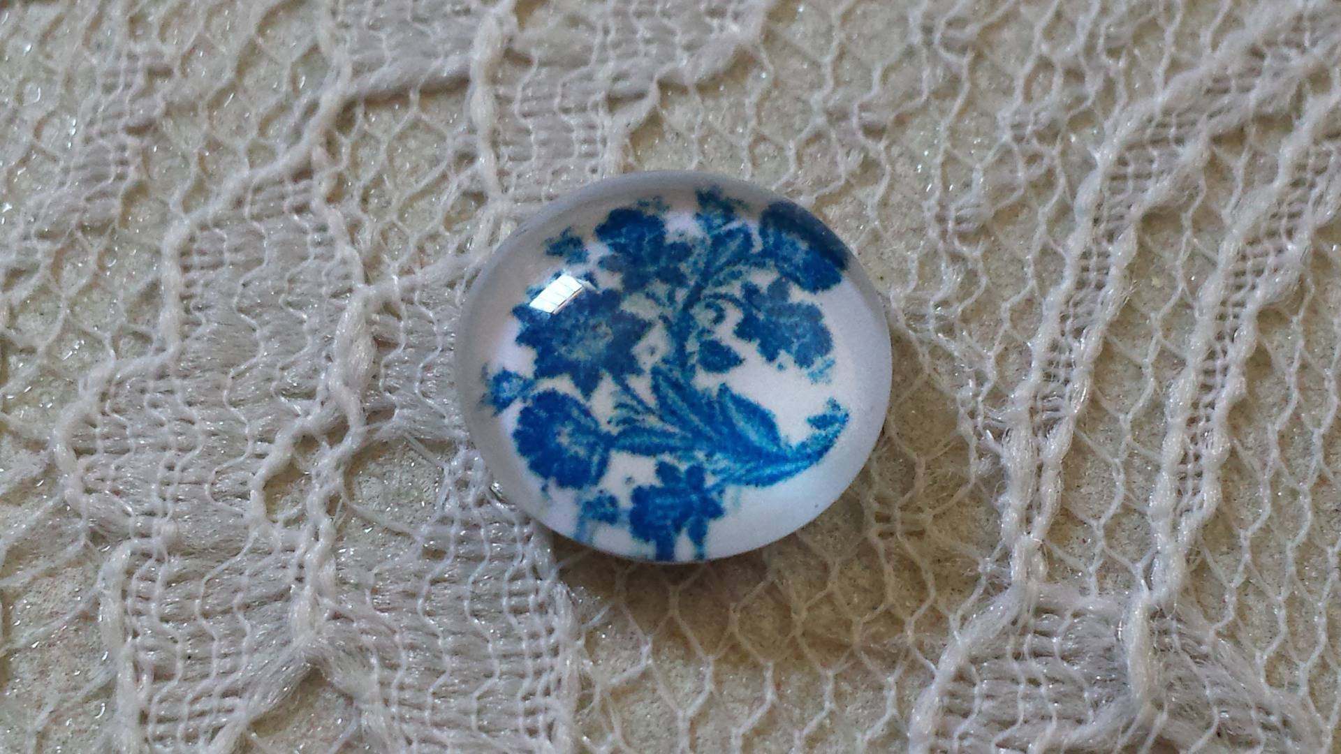 round glass cabochon 12mm blue flower 004 