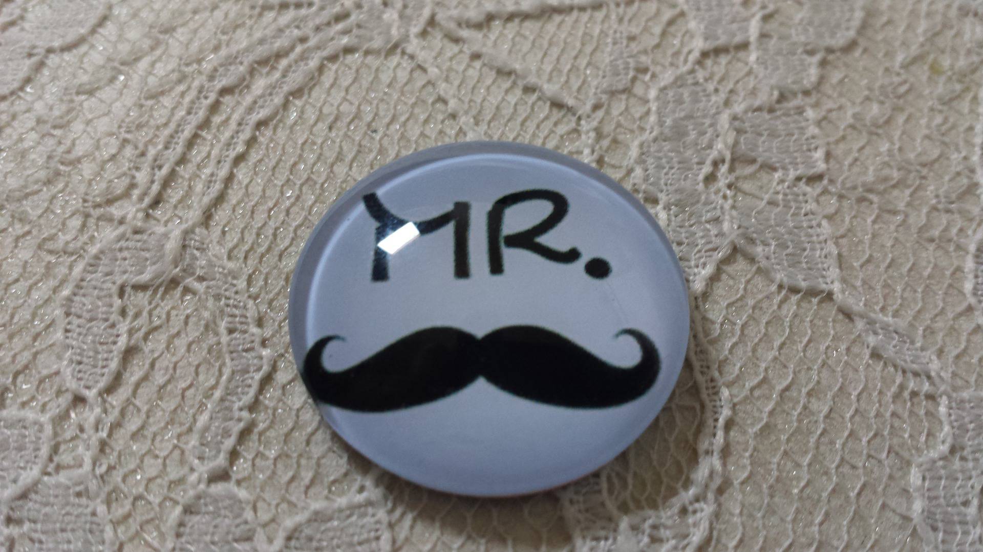 round glass cabochon 25mm moustache 004 