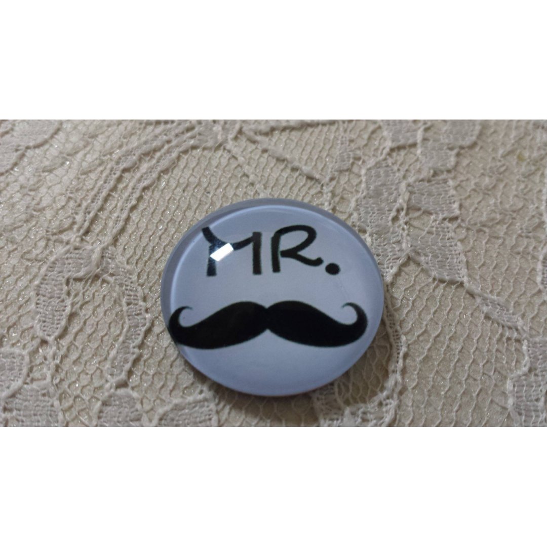 round glass cabochon 25mm moustache 004 