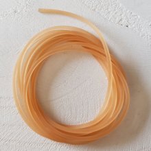 1 meter of 1.5 mm Champagne PVC wire.