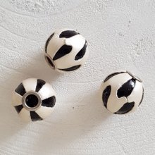 Round leather bead N°04 White pearl