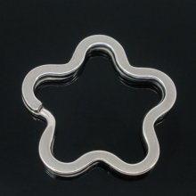Flower-shaped key ring 34 x 35 mm