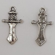 Sword and Axe of War Charm N°01 Silver
