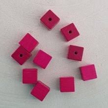 10 Wooden Beads Cube / Square 10 mm Fushia