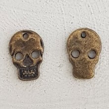 Skull and crossbones charm N°17