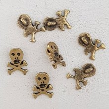 Skull and crossbones charm N°22