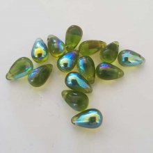 Petite Perle Goutte en Verre Vert Transparent 9 mm x 6 mm