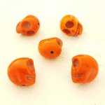 Lot 04 Howlite Tinted Skulls 18 mm