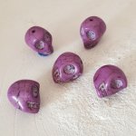 Lot 09 Howlite Tinted Skulls 18 mm