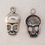 Skull and crossbones charm N°06