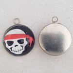 Skull and crossbones charm N°28