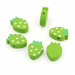 Wooden bead strawberry shape green N°01-02