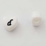 Perle Cœur Lettre D Blanc Noir 11mm