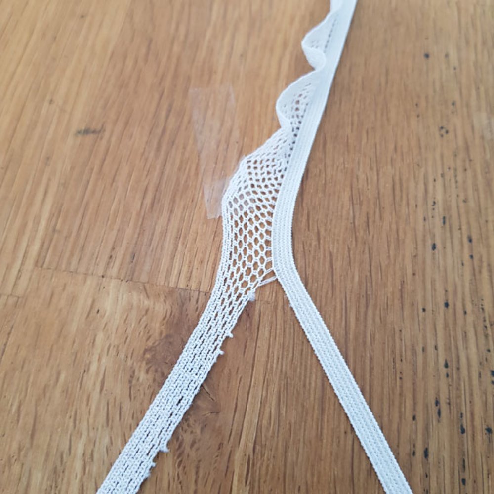 White elastic 4.5 mm lace to be untied