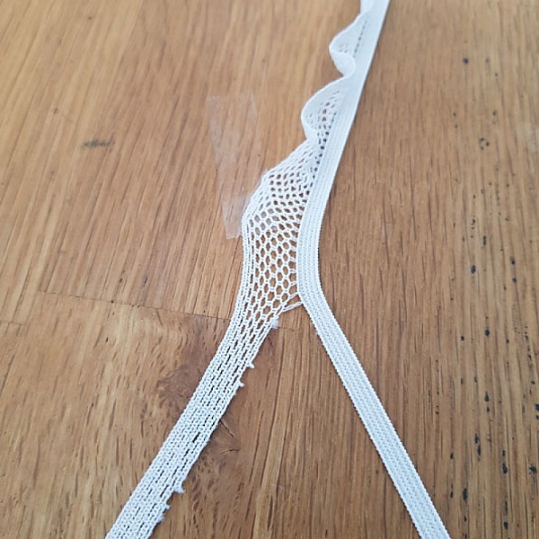 White elastic 4.5 mm lace to be untied