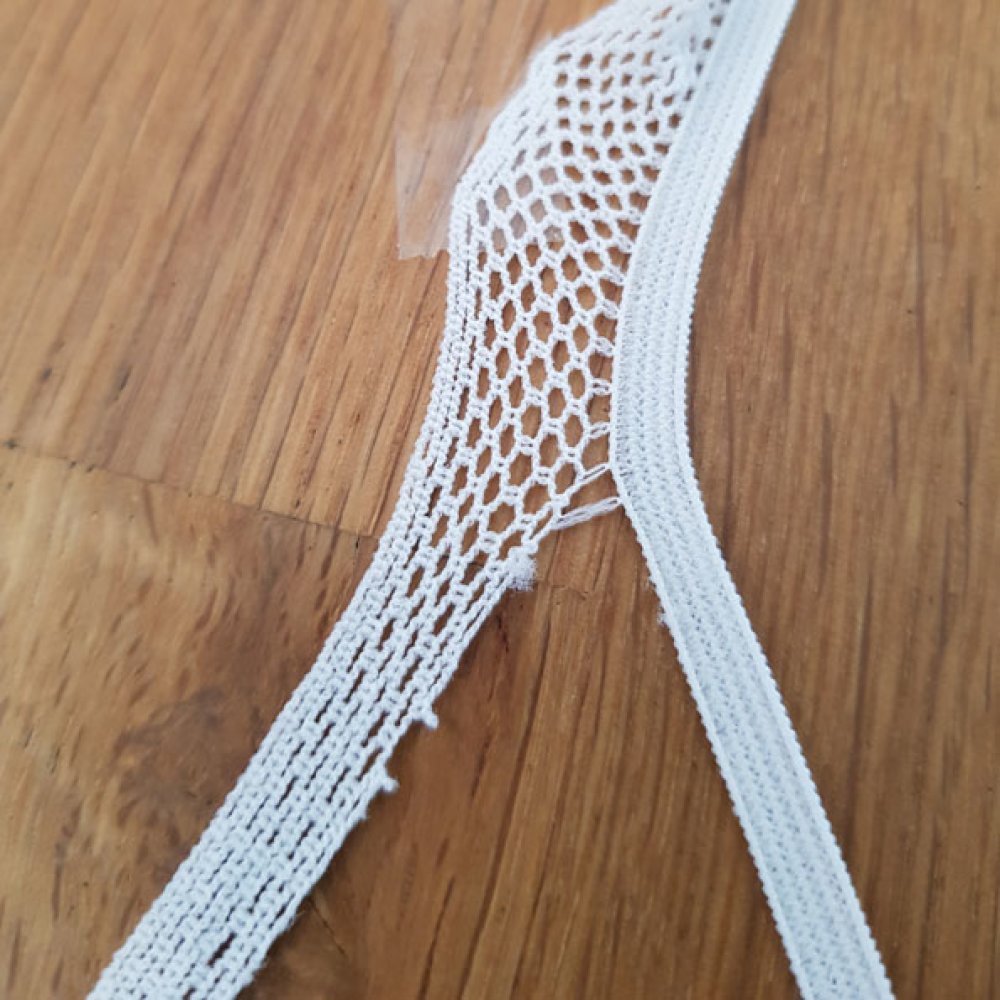 White elastic 4.5 mm lace to be untied