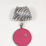 Bélière de foulard avec cuir