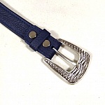 Ceinture pour Elle, en cuir bleu marine, boucle nickelée coloris argent vieilli.