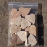 Bag of 10 hearts of different species of wood hand-pyrographed solid wood