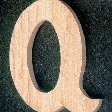 Letter Q in solid wood to paint and glue, handmade