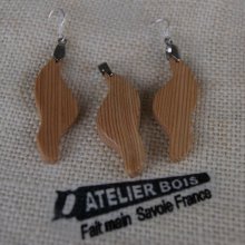 Wave ornament made of meleze wood, handmade earrings and pendant