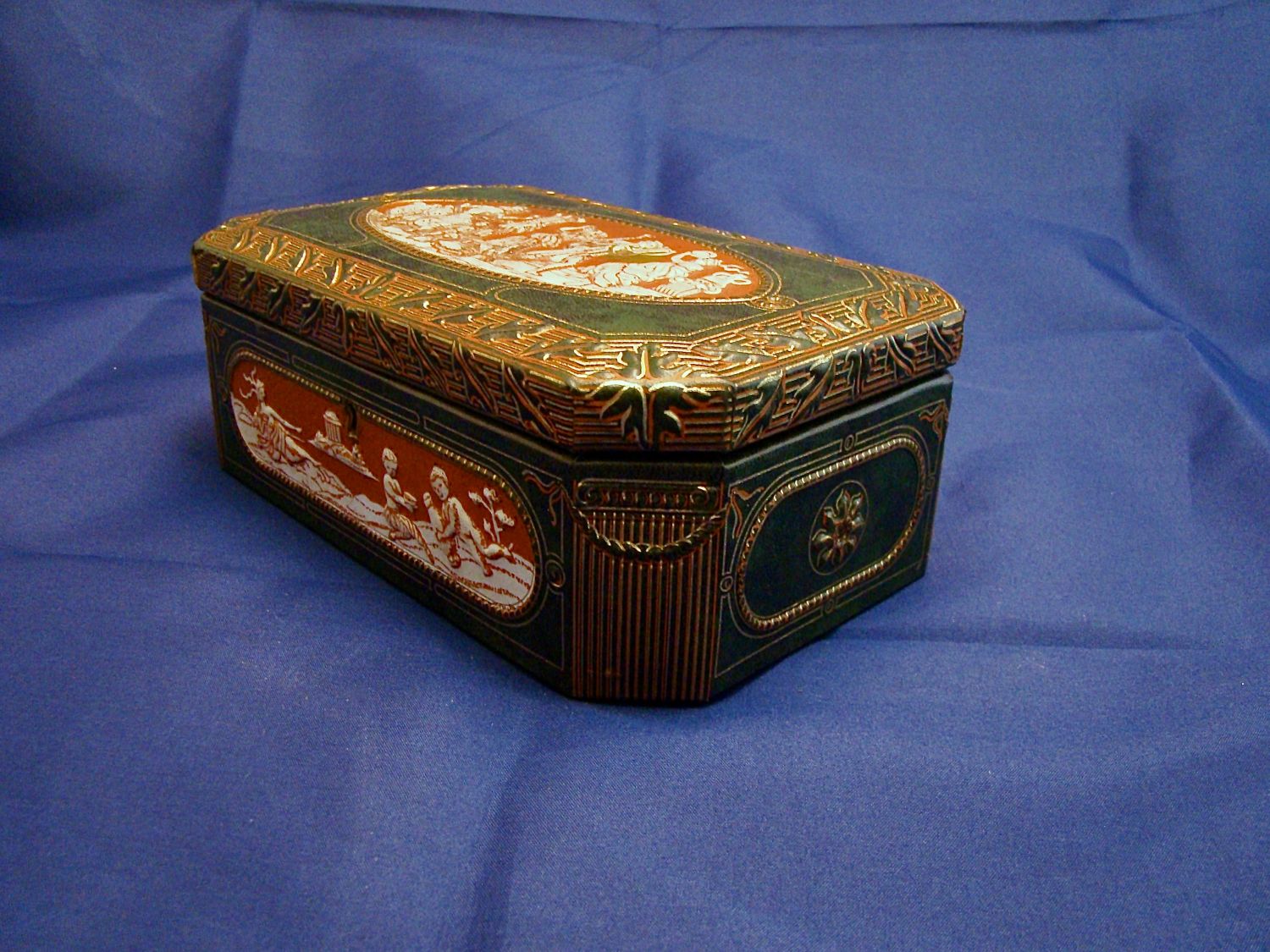 Vintage Jewelry Box with lock