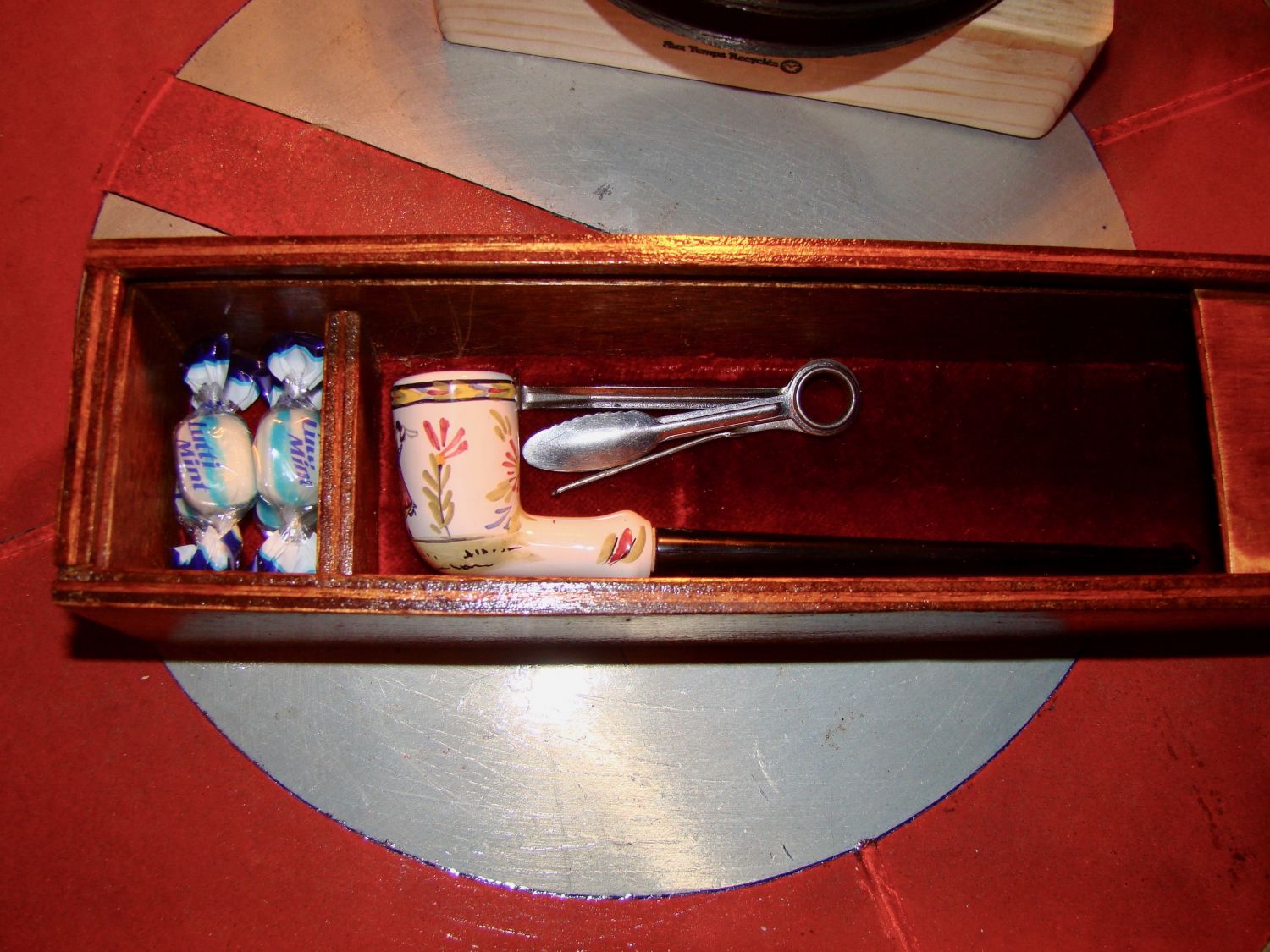 Vintage pipe box with pipe