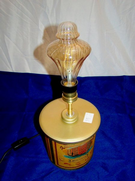 Lampe boite &agrave; biscotte italienne