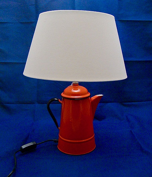 Lamp Cafeti&egrave;re red, old, in enamelled sheet metal