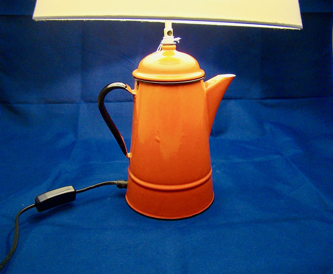 Lamp Cafetière red, old, in enamelled sheet metal