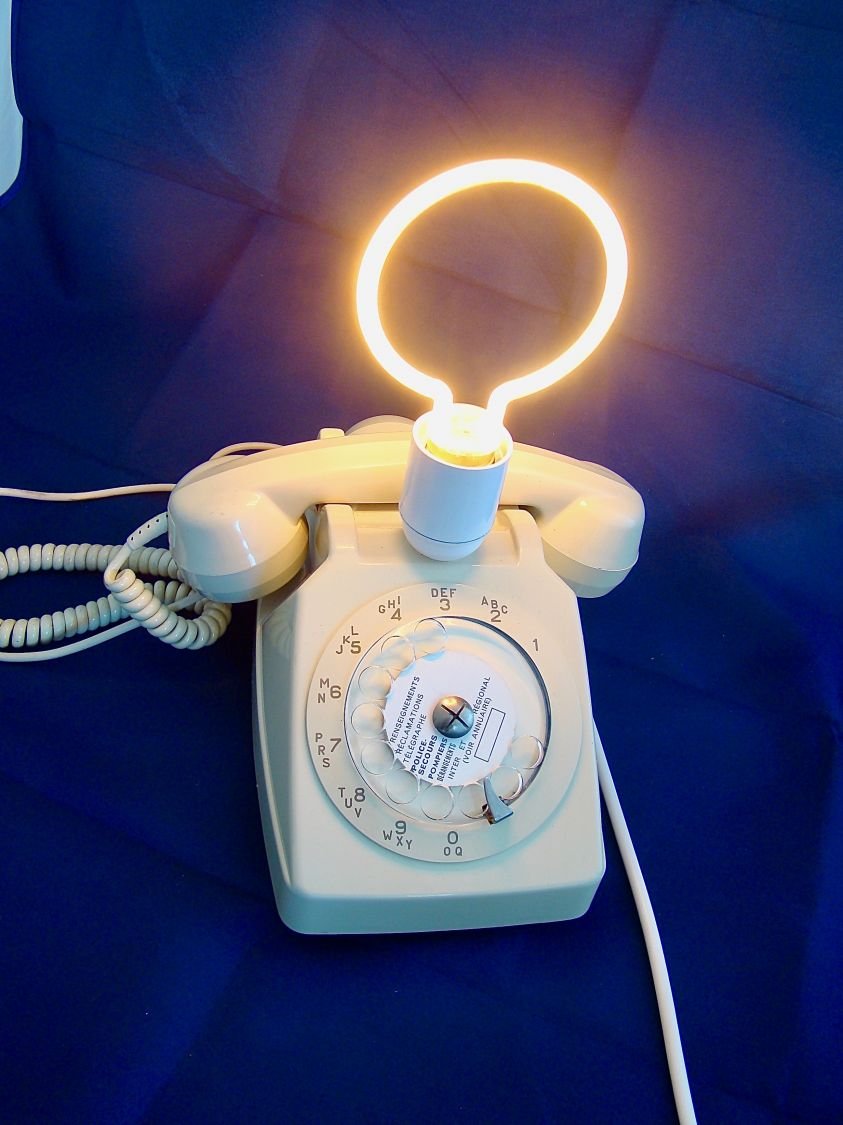 Dingo phone lamp, white neon!