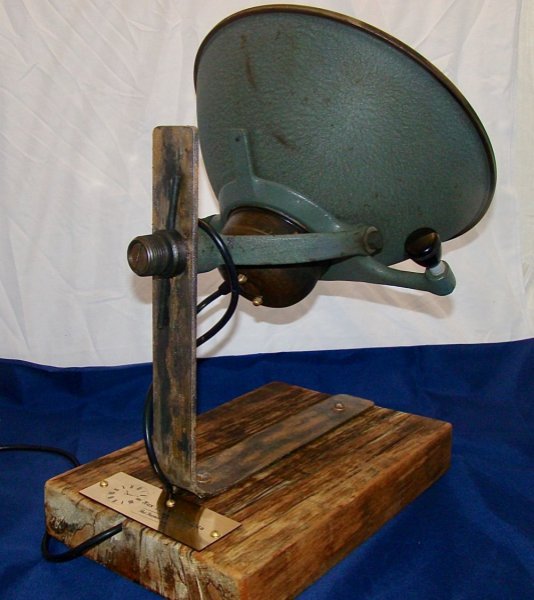 PROJECTEUR INDUSTRIEL VINTAGE RECYCL&Eacute;