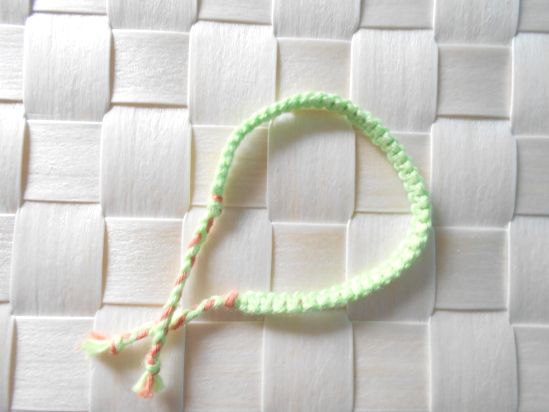 Bracelet tour de poignet en macramé coton vert pistache mandarine