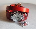 Montre cuir  rouge gravé breloques Papillon rose