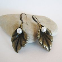 Pearl leaf earrings