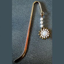 Gold Magatama Wreath Bookmark