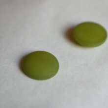 Olivine green Polaris cabochon diameter 16mm