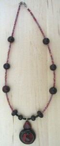 Collier pendentif rouge