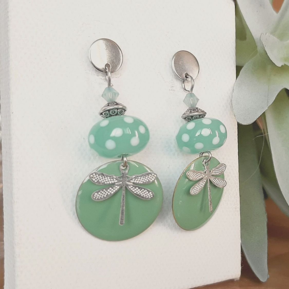 boucles d'oreilles discretes et pastels idéal pour tenue d'hiver 