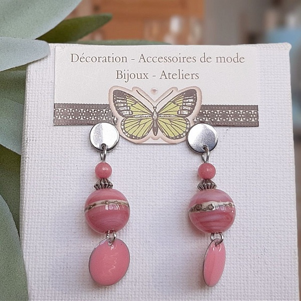 boucles d'oreilles pour oreilles perc&eacute;es rose guimauve