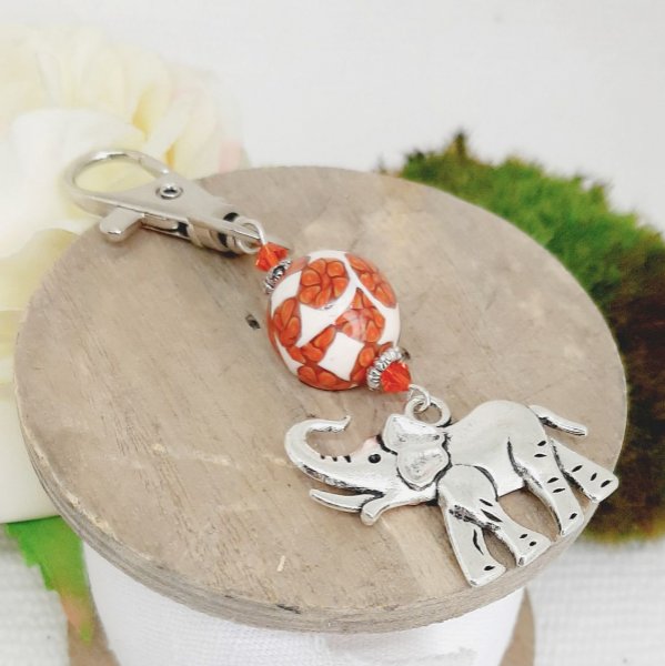 porte cl&eacute; argent&eacute; pendentif &eacute;l&eacute;phant argent&eacute; et perle artisanale faite &agrave; la main orange et beige