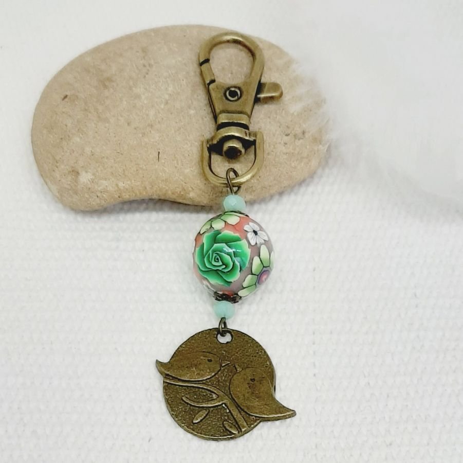 key ring medal duo of birds bronze color and pearl crafted floral pattern green and wine leesmulticolor