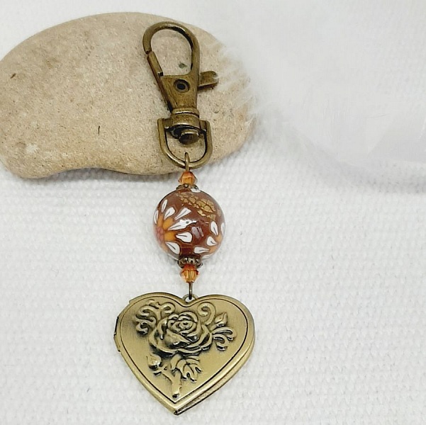 pedentific keychain photo holder and bead in brown polymer clay and white floweraet 