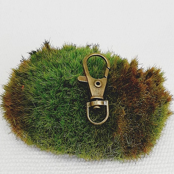 pedentific keychain photo holder and bead in brown polymer clay and white floweraet 