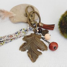 Bag jewel with large leaf pendant bronze color and polymer clay bead 