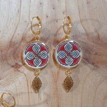 Red or blue palmettes and gold interlacing dangling earrings