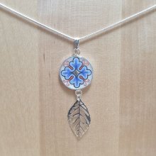 Collier pendentif motif végétal et feuille sur chaîne plaquée argent