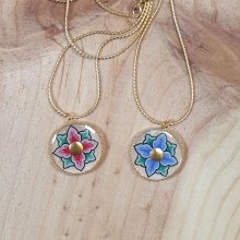 Necklace with pink or blue flowers on gold chain