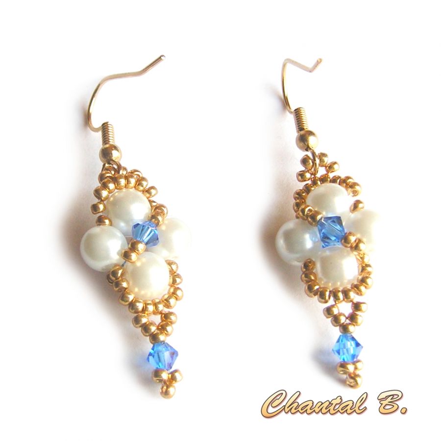 Boucles d'oreilles cristal swarovski bleu saphir perles blanches et or soirée mariage cérémonie plaqué or