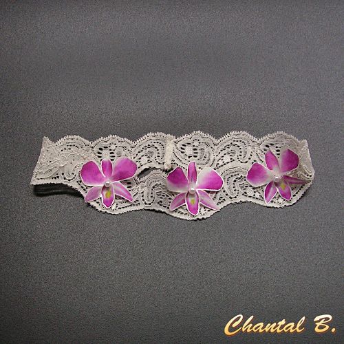 Orchid bracelet adaptable in white guipure lace hairband and its pink silk orchid flower wedding